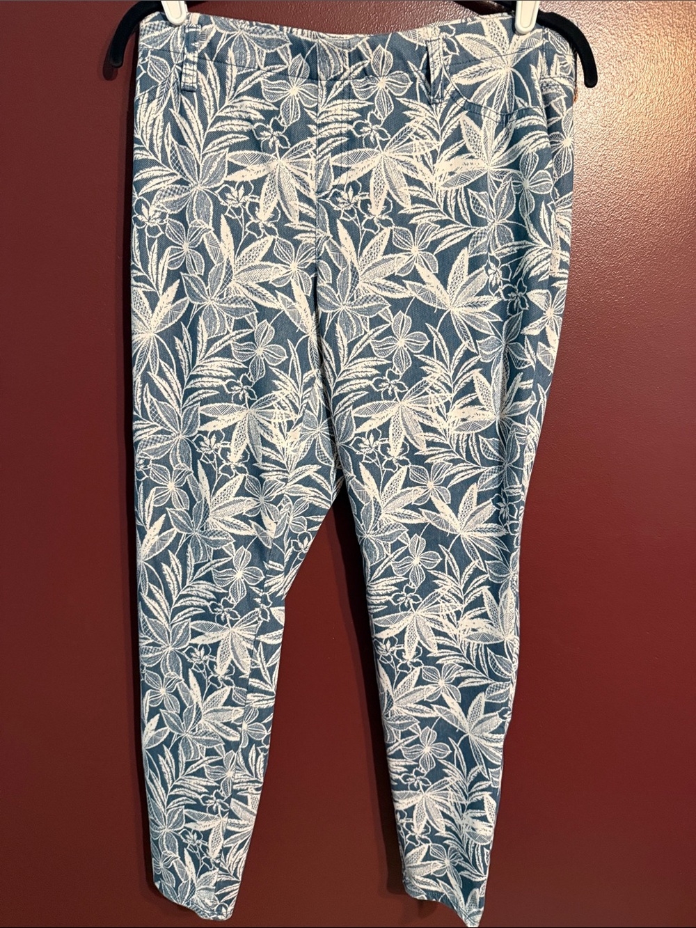 Faded Glory Blue Jeggings with White Tropical Leaf Print